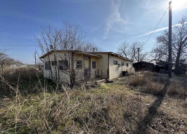 Property at 502 E Franklin Ave, Electra, TX 76360, 3 beds, 1 bath