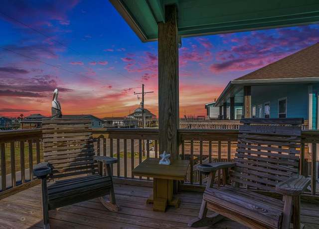 Property at 960 B Palmetto Dr, Crystal Beach, TX 77650, 3 beds, 2 baths