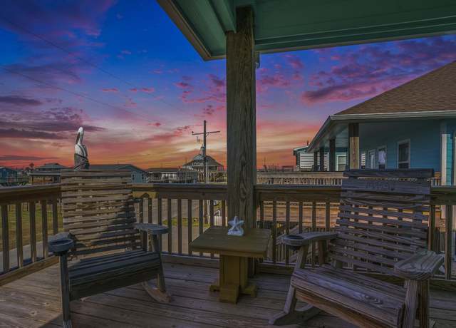 Property at 960 B Palmetto Dr, Crystal Beach, TX 77650, 3 beds, 2 baths