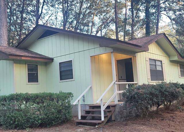 Property at 240 Sir Cedric Dr, Woodville, TX 75979, 2 beds, 1.5 baths