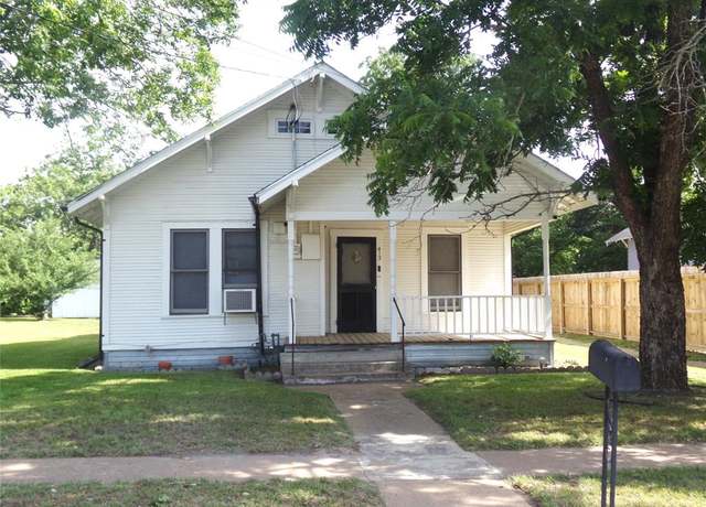Property at 413 Paulus St, Schulenburg, TX 78956, 2 beds, 1 bath