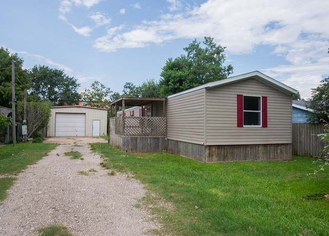 Property at 230 3rd St, Dickinson, TX 77539, 3 beds, 2 baths