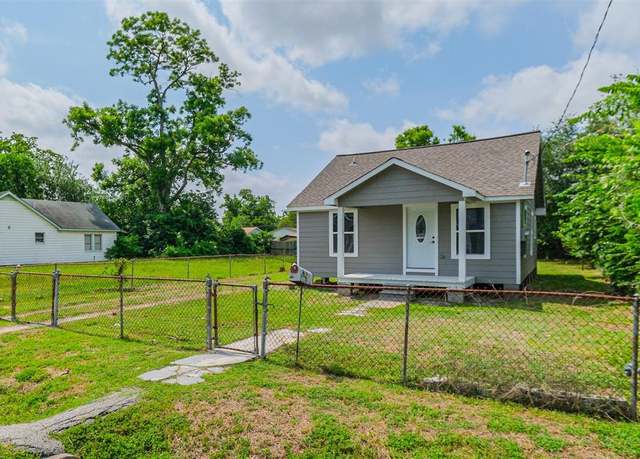 Property at 3108 Memel St, Houston, TX 77026, 2 beds, 1 bath