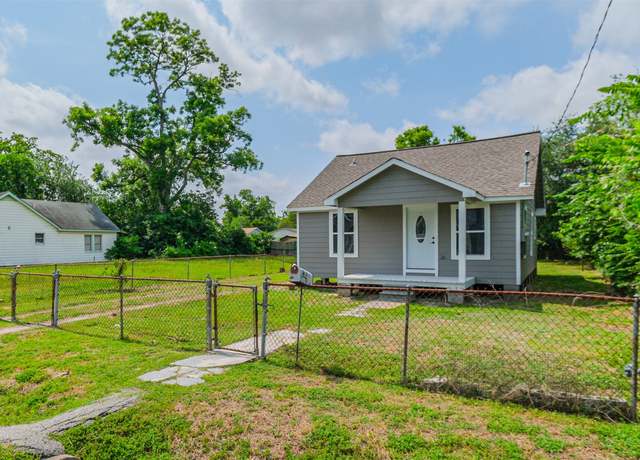 Property at 3108 Memel St, Houston, TX 77026, 2 beds, 1 bath
