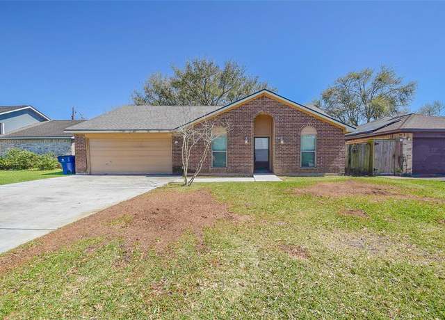 Property at 3 Lazybrook St, Angleton, TX 77515, 3 beds, 2 baths