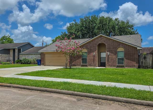 Property at 3 Lazybrook St, Angleton, TX 77515, 3 beds, 2 baths