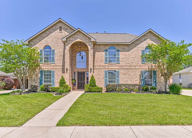 Property at 308 Willowood Dr, League City, TX 77573, 4 beds, 3.5 baths
