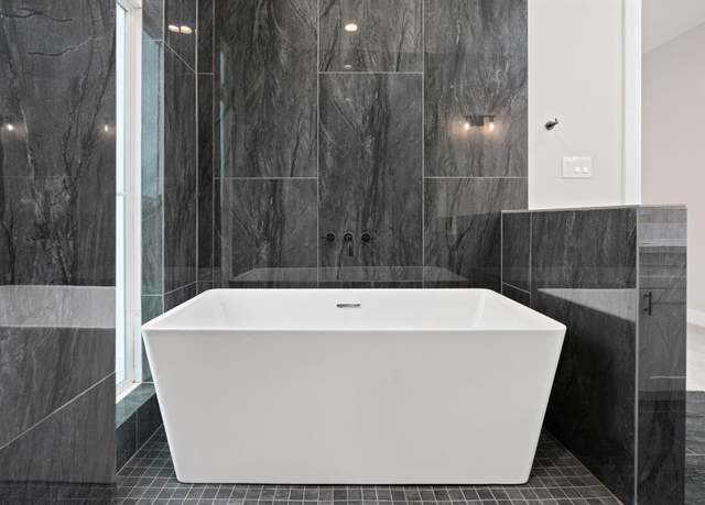 Property at 1149 W 22nd St, Houston, TX 77008, 3 beds, 3.5 baths