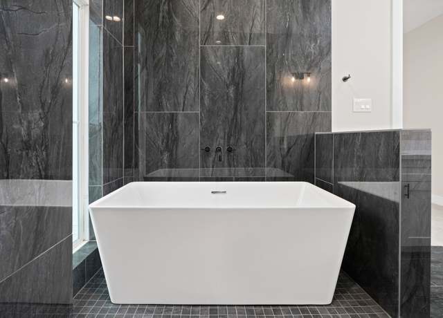 Property at 1149 W 22nd St, Houston, TX 77008, 3 beds, 3.5 baths