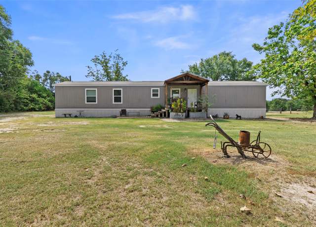 Property at 2098 Fellowship Ln, Madisonville, TX 77864, 3 beds, 2 baths