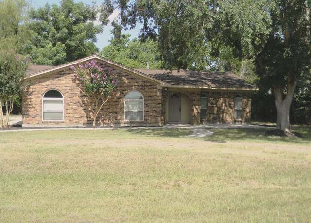 Property at 1710 S Cherry St, Tomball, TX 77375, 3 beds, 2 baths