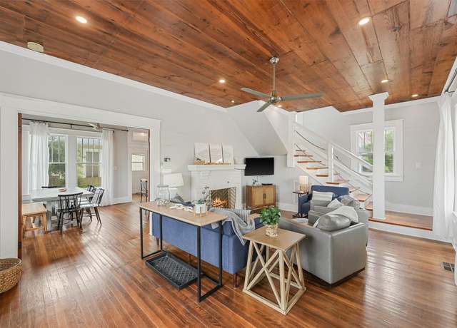 Property at 3601 Avenue R, Galveston, TX 77550, 4 beds, 2.5 baths