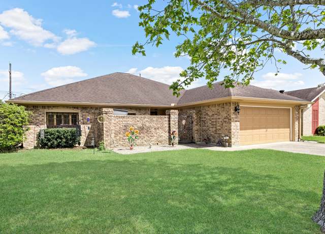 Property at 1168 Wildemeadow Dr, Beaumont, TX 77706, 4 beds, 2 baths