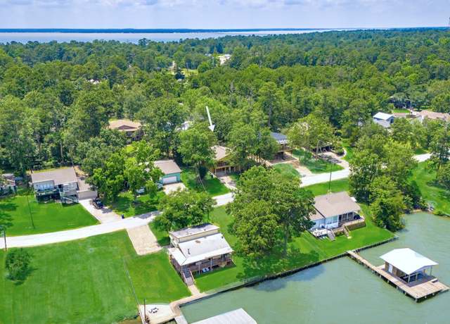 Property at 311 Harbor Dr, Onalaska, TX 77360, 3 beds, 3 baths