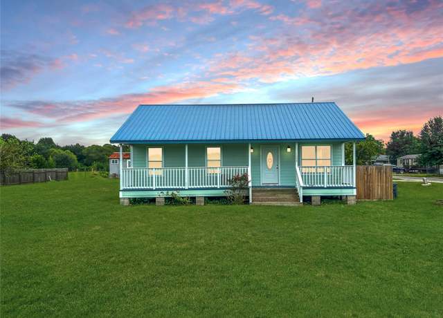 Property at 1855 Campbell Rd, Winnie, TX 77665, 3 beds, 1 bath