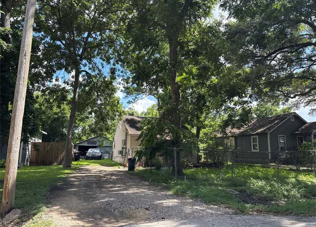 Property at 208 W Jordan St, Alvin, TX 77511, 1 bed, 1 bath