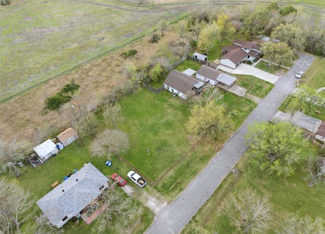 Property at 810 Robinson Rd, La Porte, TX 77571, 3 beds, 1.5 baths