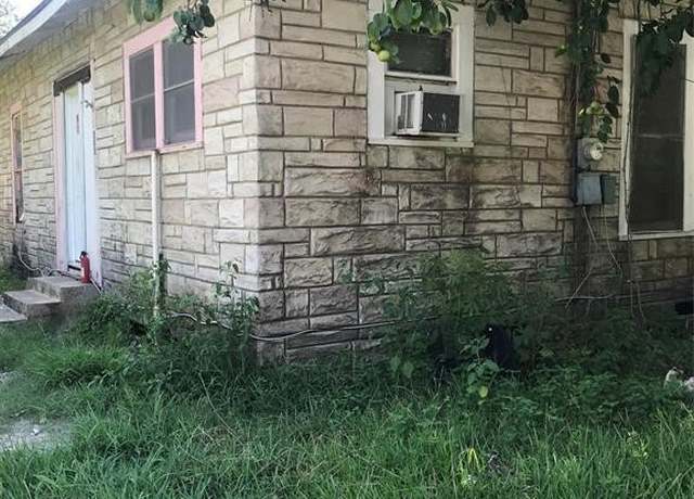 Property at 205 S 15th St, Silsbee, TX 77656, 2 beds, 1 bath