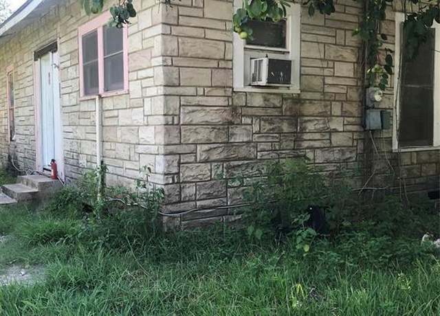 Property at 205 S 15th St, Silsbee, TX 77656, 2 beds, 1 bath