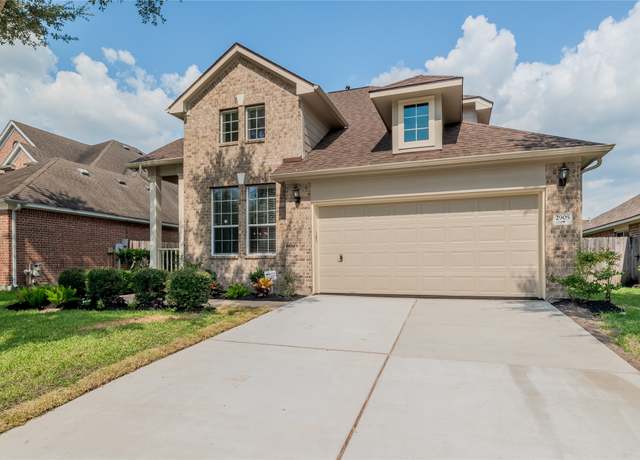 Property at 2905 Plum Lake Dr, Pearland, TX 77584, 4 beds, 2.5 baths