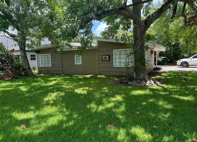 Property at 427 S Carroll St, La Porte, TX 77571, 3 beds, 2 baths