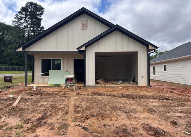 Property at 388 Alexander St, Kilgore, TX 75662, 3 beds, 2 baths