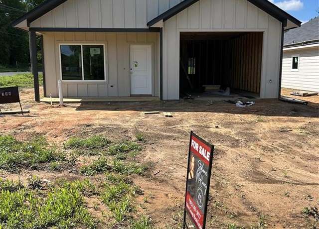 Property at 388 Alexander St, Kilgore, TX 75662, 3 beds, 2 baths