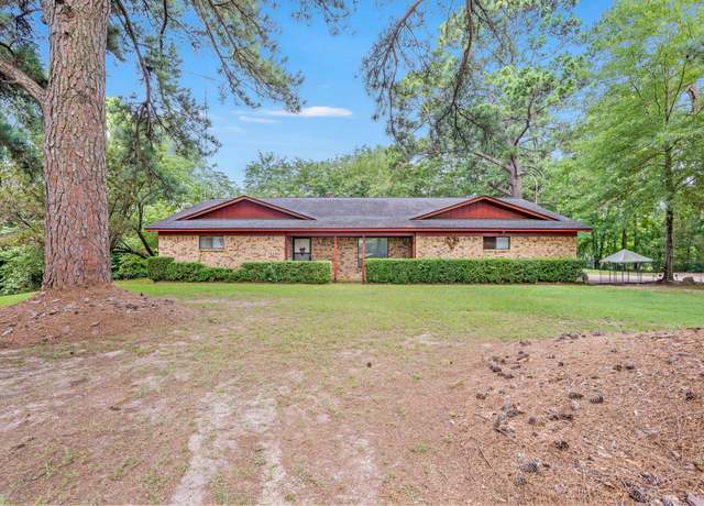 Property at 1015 NW 3rd St, Mount Enterprise, TX 75681, 3 beds, 2 baths