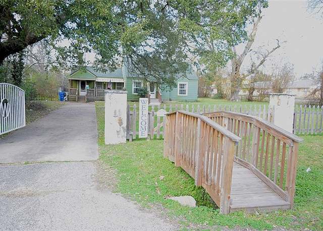 Property at 2506 Brazeal St, Waller, TX 77484, 3 beds, 1 bath