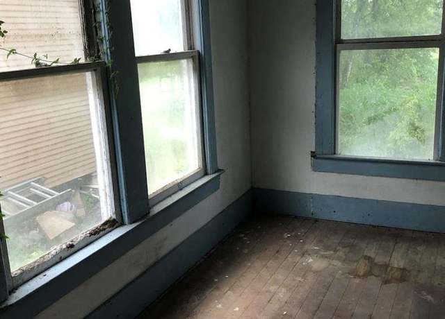 Property at 214 E Lee St, Harlingen, TX 78550, 2 beds, 1 bath