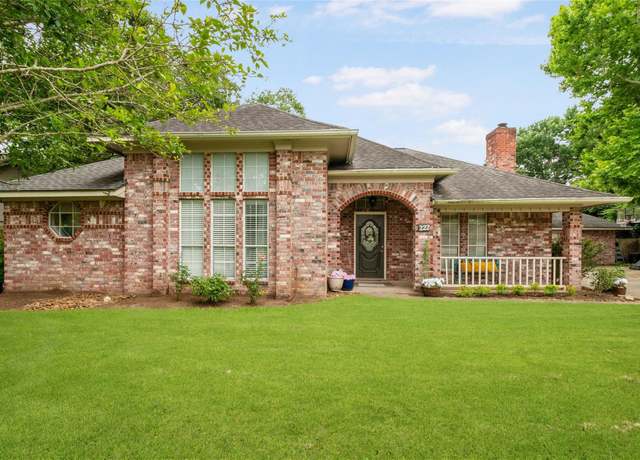 Property at 222 Any Way St, Lake Jackson, TX 77566, 3 beds, 2 baths