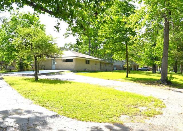 Property at 101 Summit Dr, Conroe, TX 77303, 4 beds, 3 baths