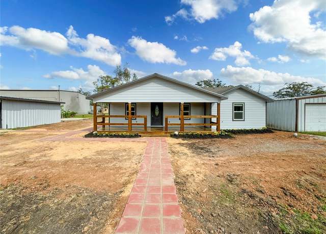 Property at 229 E Washington St, Brazoria, TX 77422, 3 beds, 2.5 baths