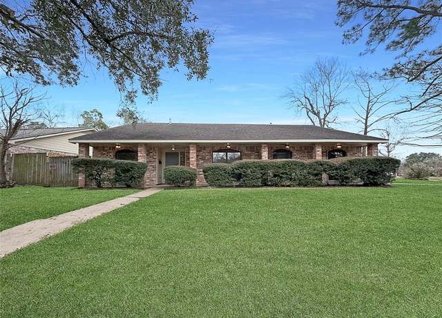 Property at 15815 La Cabana Dr, Houston, TX 77062, 3 beds, 3 baths