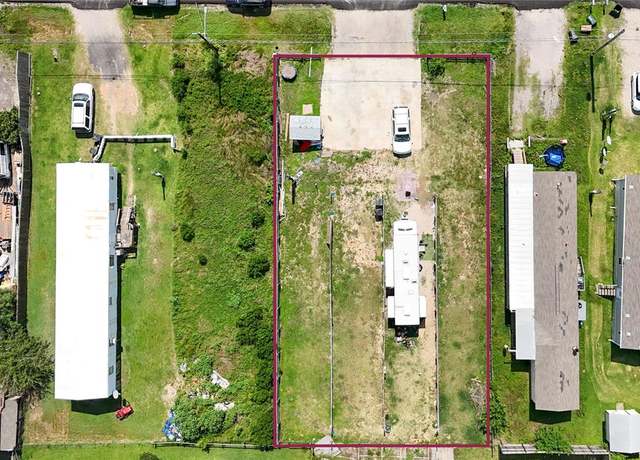 Property at 936 13th St, Dickinson, TX 77539