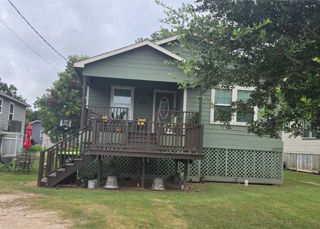 Property at 718 E Columbus Dr, Wharton, TX 77488, 3 beds, 2 baths