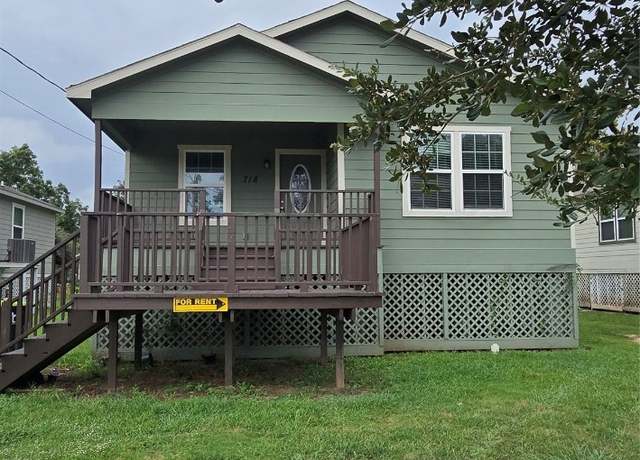 Property at 718 E Columbus Dr, Wharton, TX 77488, 3 beds, 2 baths
