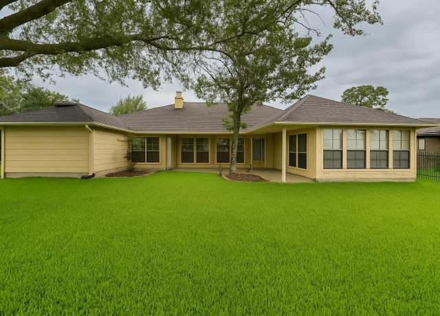 Property at 19002 Caddy Cir, Atascocita, TX 77346, 3 beds, 2 baths