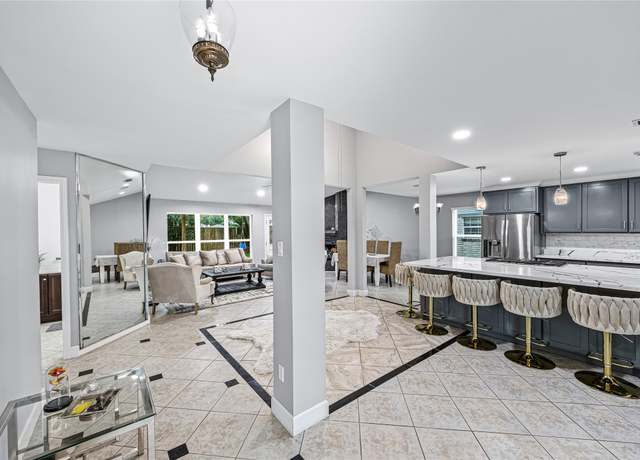 Property at 6822 Escondido Dr, Houston, TX 77083, 3 beds, 2 baths
