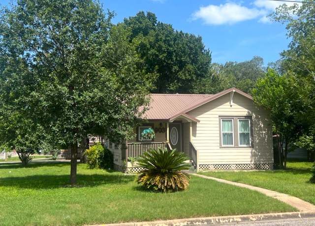 Property at 903 Bowie St, Columbus, TX 78934, 2 beds, 1.5 baths