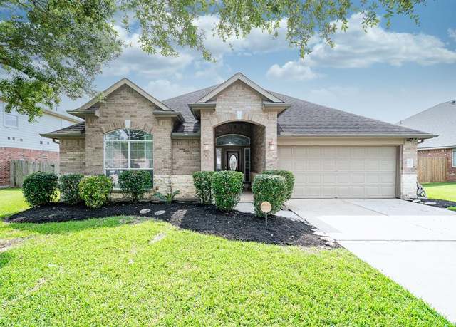 Property at 4108 S Meridian Greens Dr, Dickinson, TX 77539, 4 beds, 2 baths