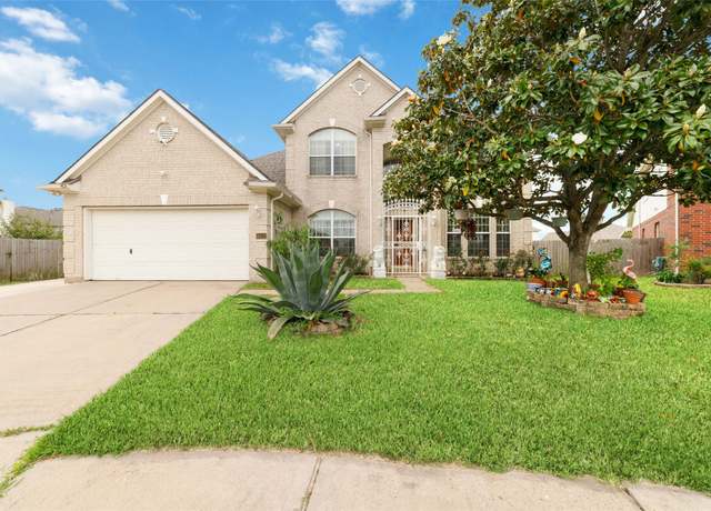 Property at 6610 Golden View Ct, Houston, TX 77083, 4 beds, 2.5 baths