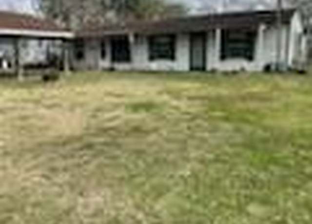 Property at 114 Burnet St, Port Lavaca, TX 77979, 3 beds, 2 baths