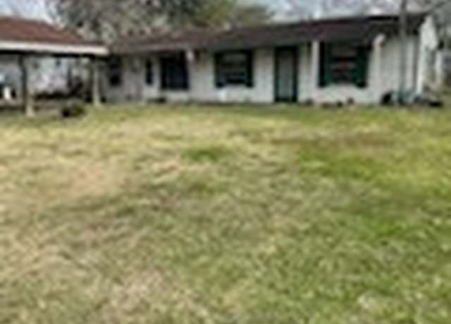 Property at 114 Burnet St, Port Lavaca, TX 77979, 3 beds, 2 baths