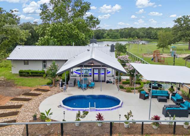 Property at 38349 Wiggins Rd, Hempstead, TX 77445, 3 beds, 3 baths