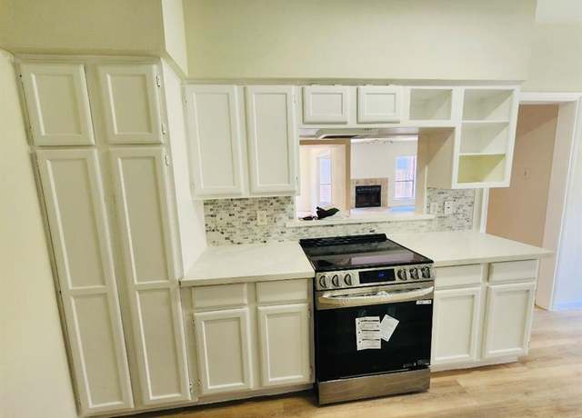 Property at 2668 Bering Dr #2668, Houston, TX 77057, 2 beds, 2.5 baths