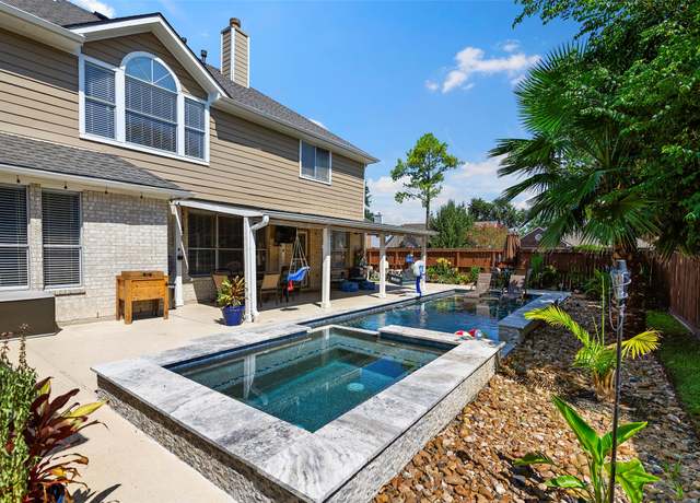 Property at 1003 Canterbury Dr, Pearland, TX 77584, 5 beds, 3.5 baths