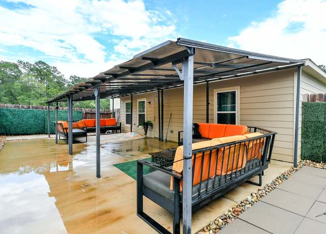 Property at 10131 Cerritos Dr SE, Conroe, TX 77306, 3 beds, 2 baths