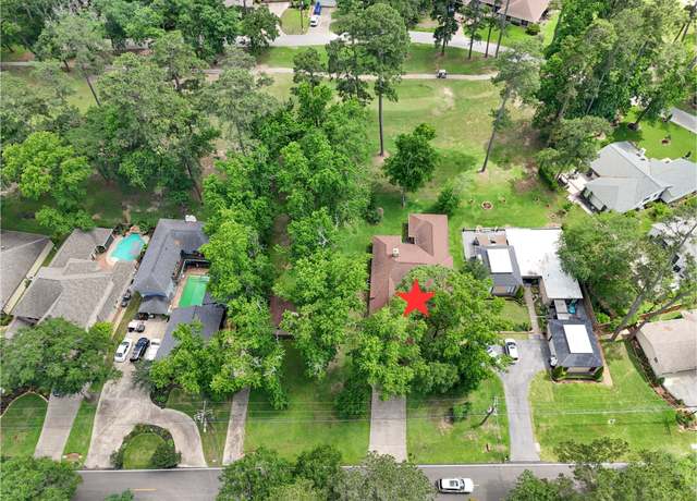 Property at 12 Cherry Hill Dr, Conroe, TX 77304, 3 beds, 2.5 baths