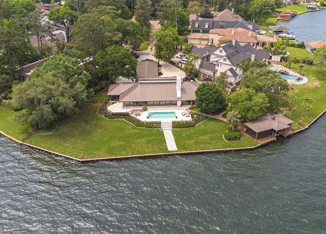 Property at 165 Lake View Cir, Conroe, TX 77356, 4 beds, 2.5 baths